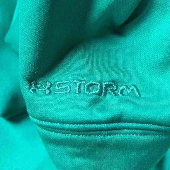 Women’s Under armor semi fitted hoodie! - Picture 6 of 7